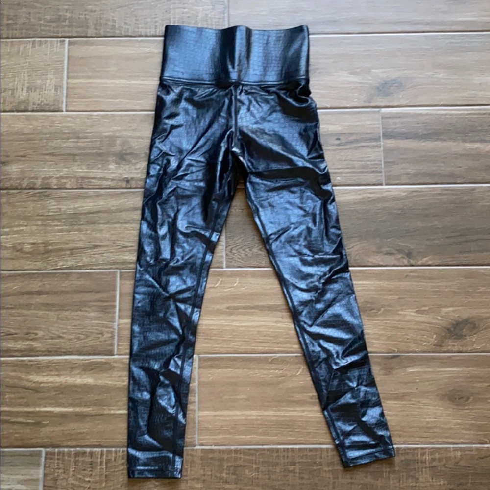 Carbon38 7/8 Takara Shine Crocodile leggings